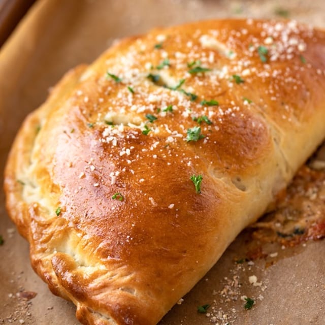 Cheese Calzone (Calzone).